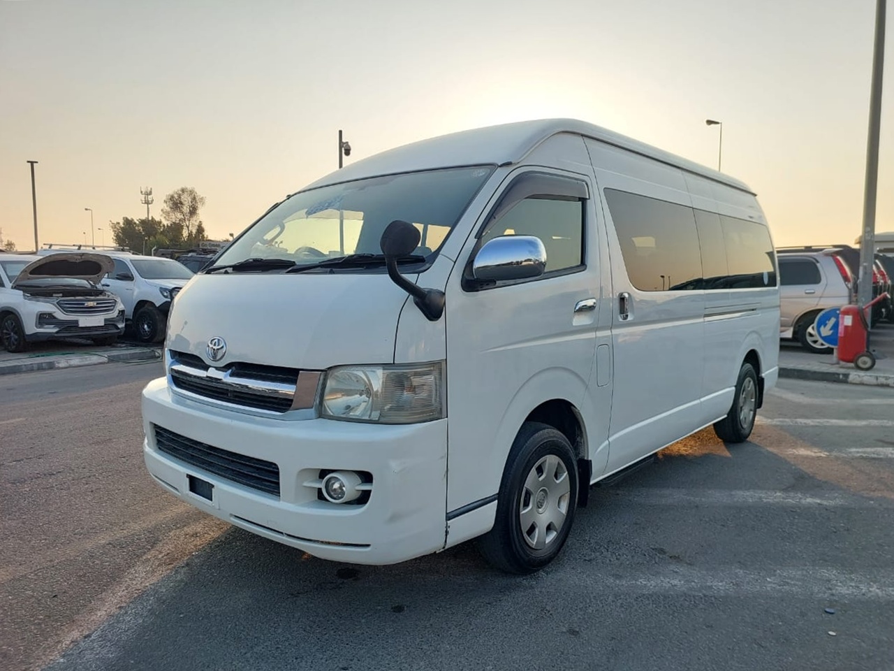 TOYOTA HIACE