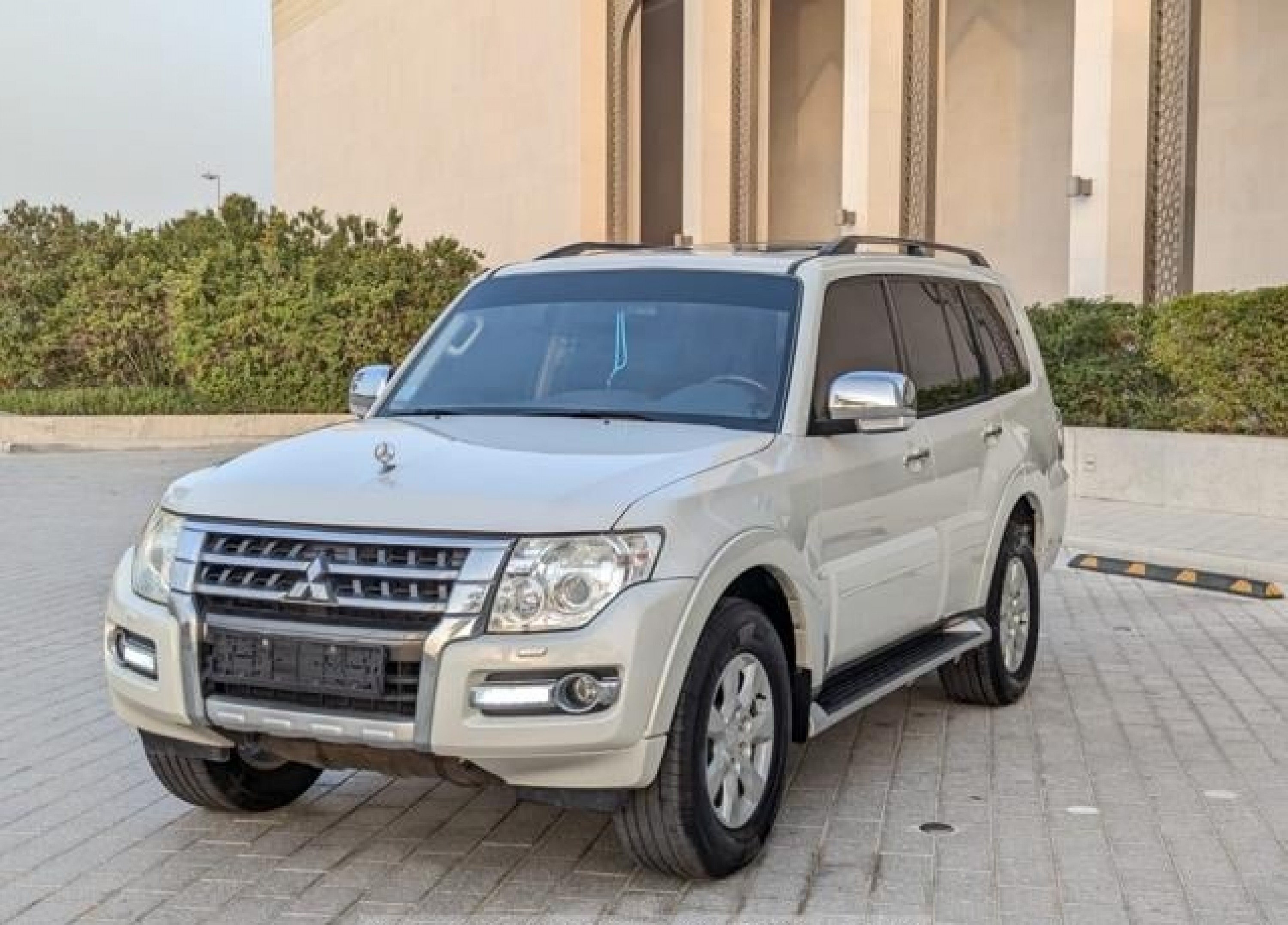 MITSUBISHI Pajero