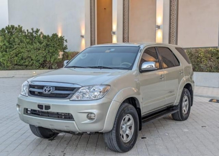 TOYOTA Fortuner
