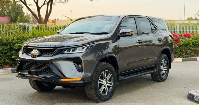 TOYOTA Fortuner
