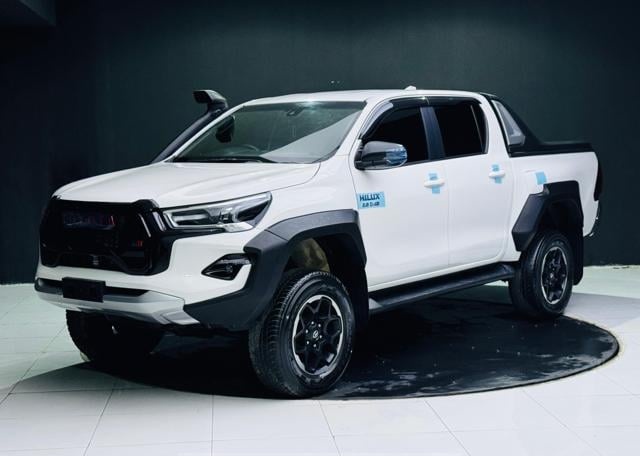 TOYOTA Hilux